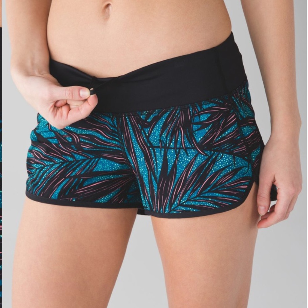 Lululemon Speed Shorts “Palm Lace Tofino”